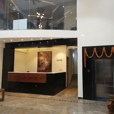 Отель Rewa Residency Экстерьер фото