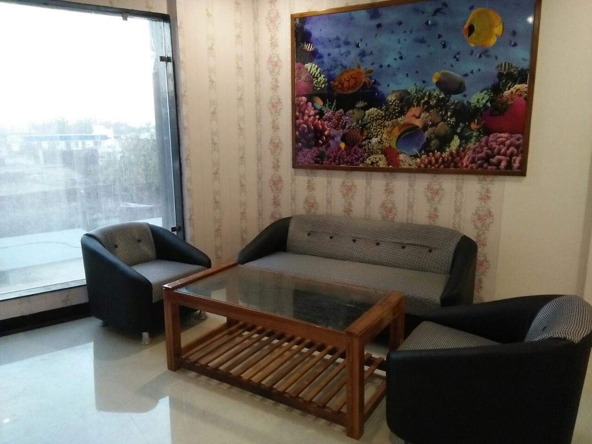 Отель Rewa Residency Экстерьер фото
